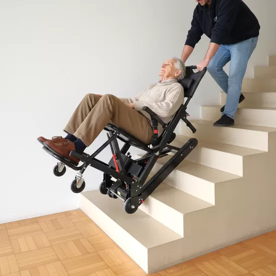 Mobilais elektriskais kāpņu pacēlājs, kāpšana pa kāpnēm ML40067