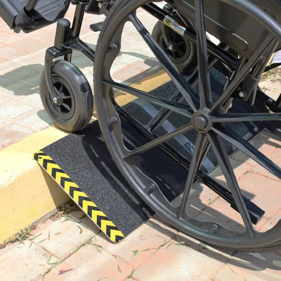 Rampa apmales, pakāpiena pārvarēšanai 30 cm 